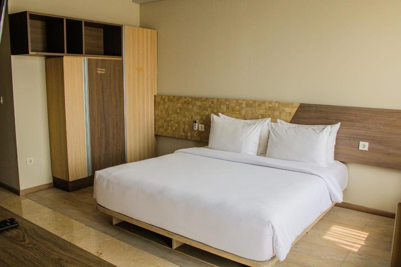 Graha Makara Suite Hotel & Residence Cikarang Buitenkant foto