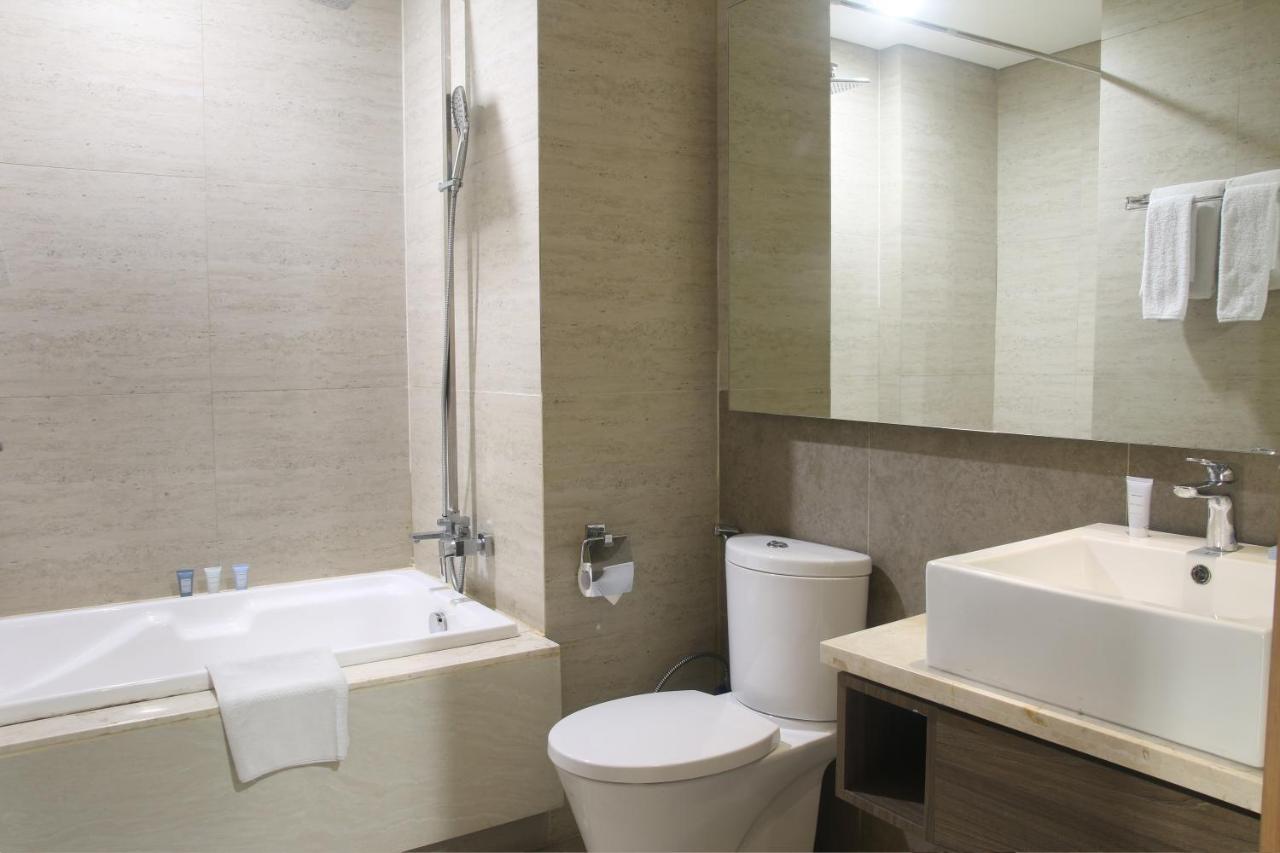 Graha Makara Suite Hotel & Residence Cikarang Buitenkant foto