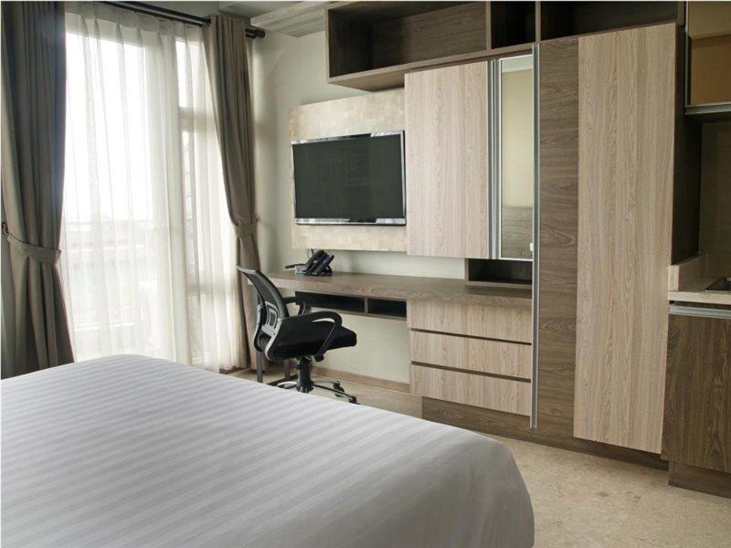 Graha Makara Suite Hotel & Residence Cikarang Buitenkant foto