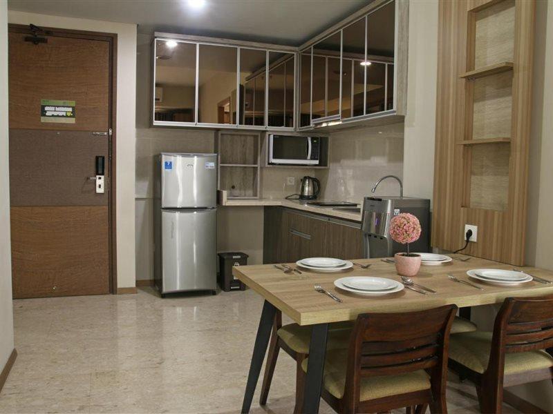 Graha Makara Suite Hotel & Residence Cikarang Buitenkant foto