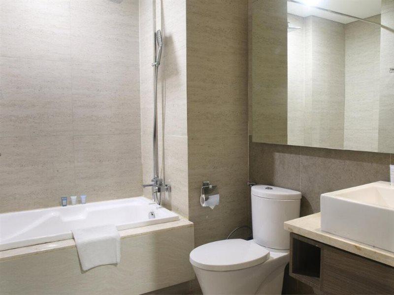 Graha Makara Suite Hotel & Residence Cikarang Buitenkant foto